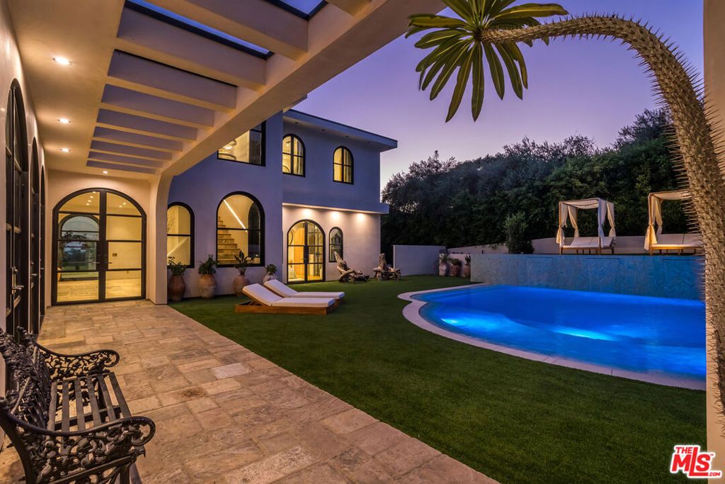 Image 34 of property listing at 30125 Harvester Road, Malibu, CA 90265