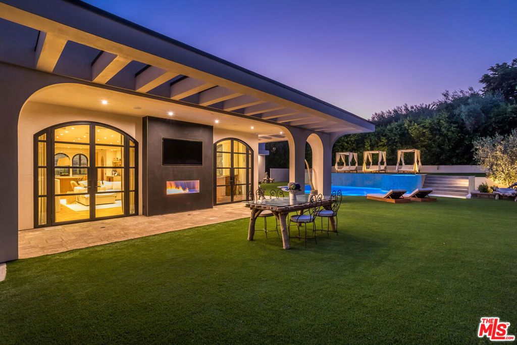 Image 36 of property listing at 30125 Harvester Road, Malibu, CA 90265