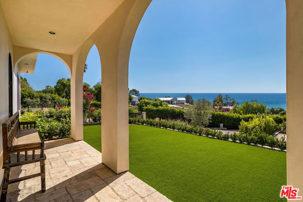 Image 7 of property listing at 30125 Harvester Road, Malibu, CA 90265