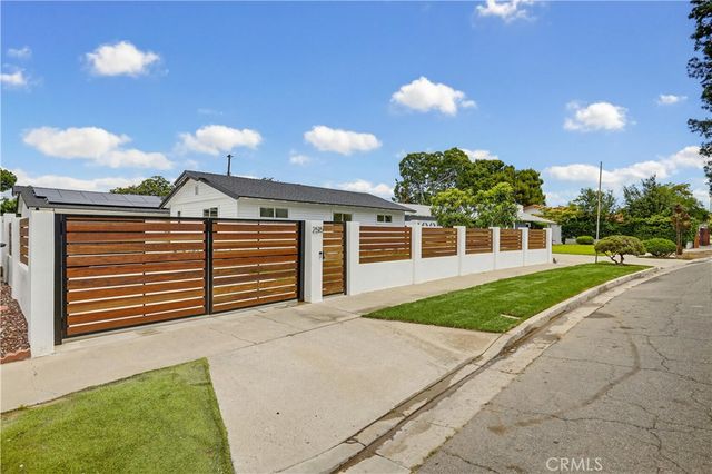 2515 E Orange Grove, Orange, CA 92867