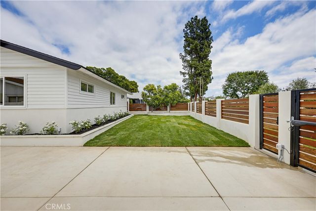 2515 E Orange Grove, Orange, CA 92867