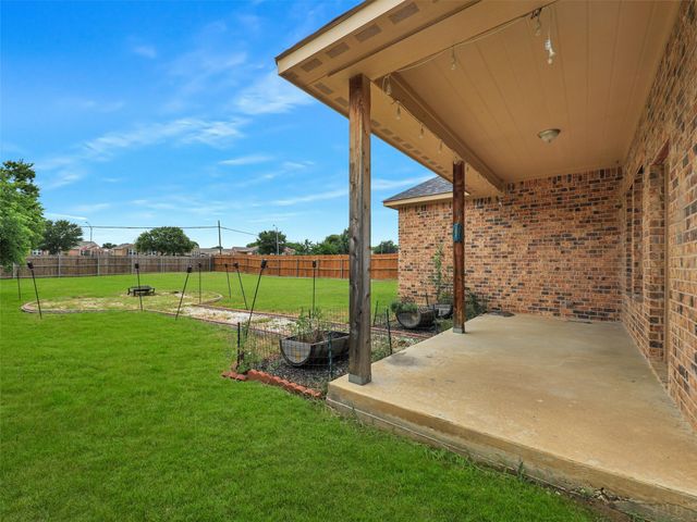 3101 Eastcrest Court, Fort Worth, TX 76105