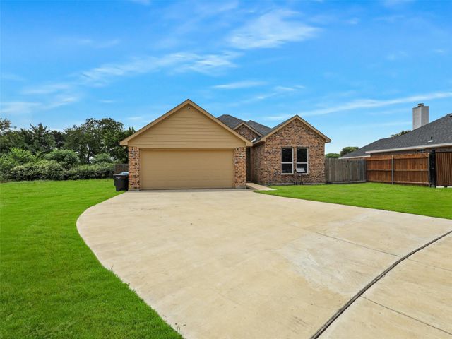 3101 Eastcrest Court, Fort Worth, TX 76105