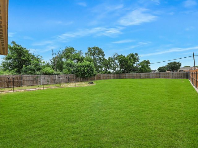 3101 Eastcrest Court, Fort Worth, TX 76105