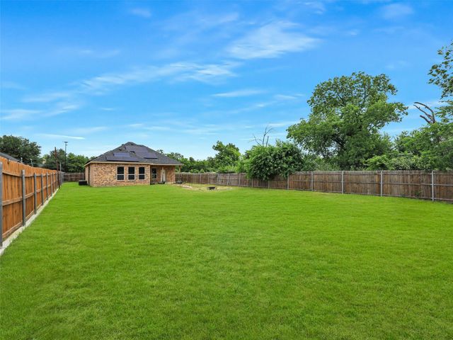 3101 Eastcrest Court, Fort Worth, TX 76105