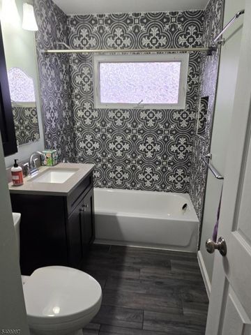 8 Andrew St, Green Brook Twp., NJ 08812