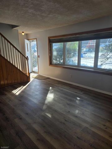 8 Andrew St, Green Brook Twp., NJ 08812