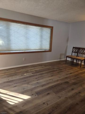 8 Andrew St, Green Brook Twp., NJ 08812