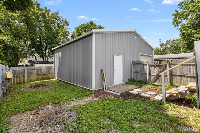 122 E Center Street, Brighton, IL 62012