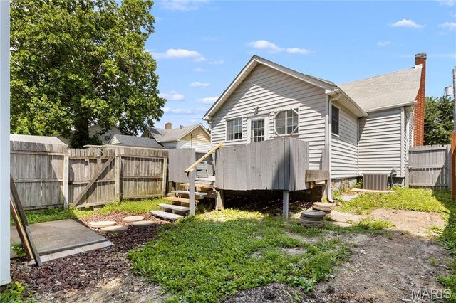 122 E Center Street, Brighton, IL 62012