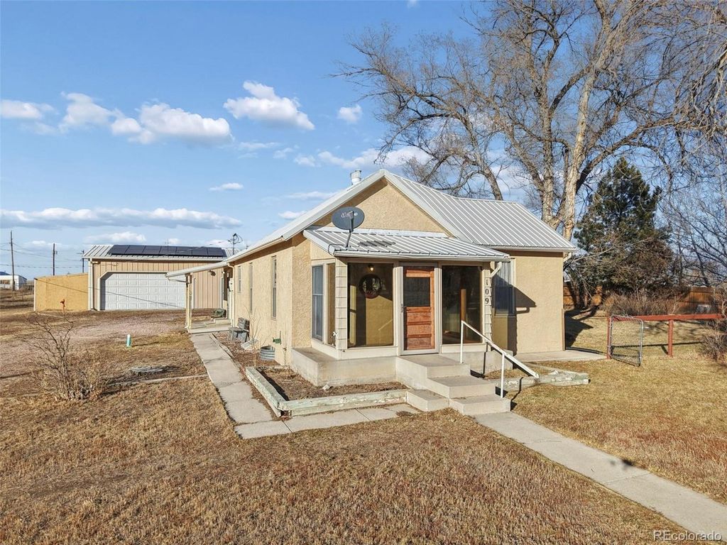 109 2nd St, Ramah, CO 80832