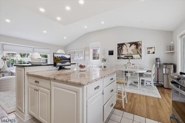 18 Stern Place, Woodbridge Twp., NJ 08863