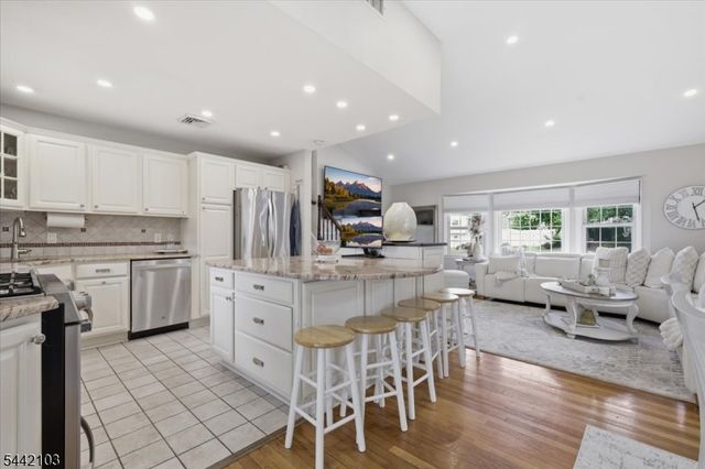 18 Stern Place, Woodbridge Twp., NJ 08863