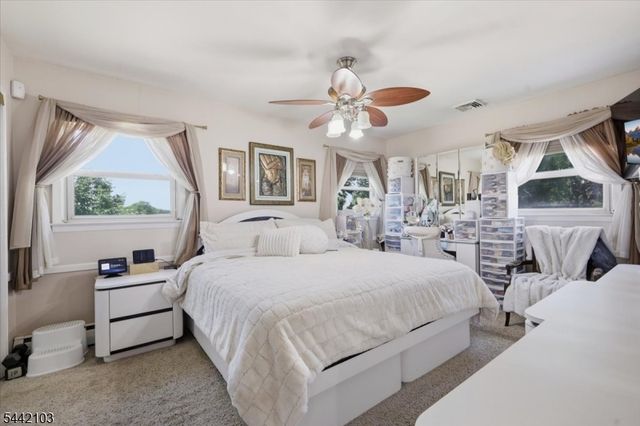18 Stern Place, Woodbridge Twp., NJ 08863
