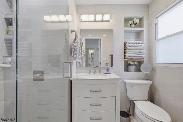 18 Stern Place, Woodbridge Twp., NJ 08863