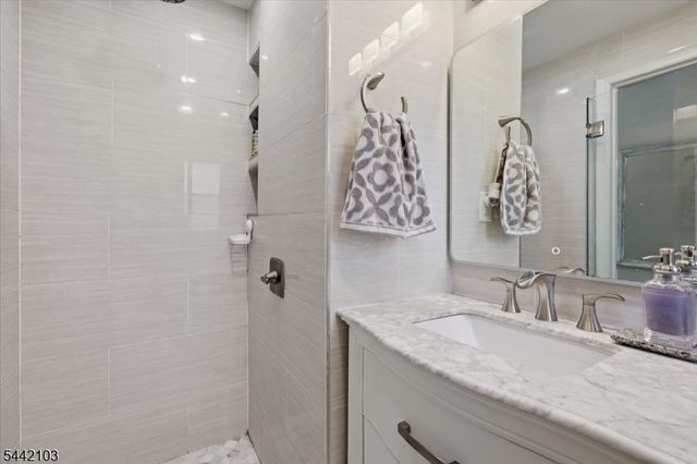 18 Stern Place, Woodbridge Twp., NJ 08863