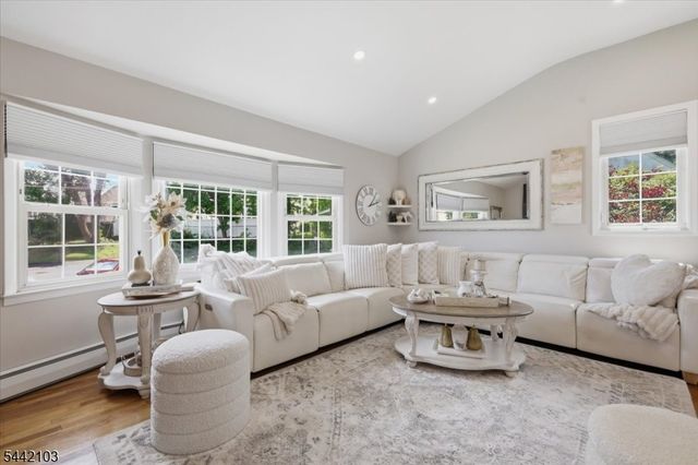 18 Stern Place, Woodbridge Twp., NJ 08863
