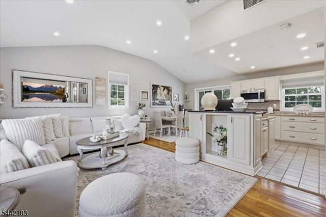 18 Stern Place, Woodbridge Twp., NJ 08863