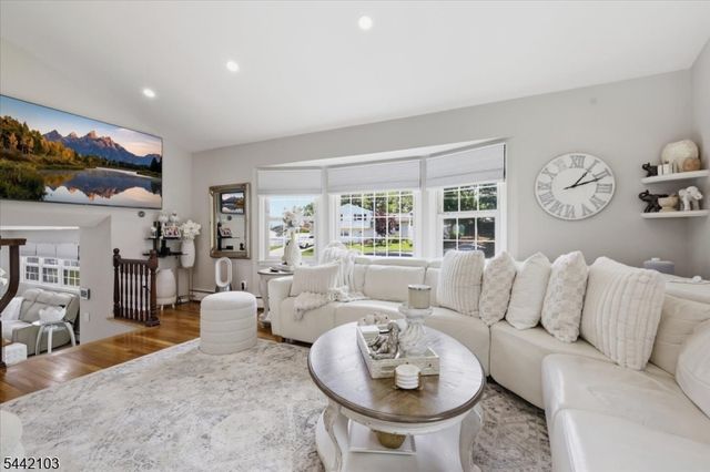 18 Stern Place, Woodbridge Twp., NJ 08863