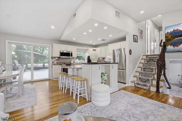 18 Stern Place, Woodbridge Twp., NJ 08863
