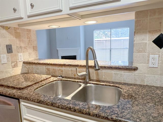 2125 Augusta Drive 21, Houston, TX 77057