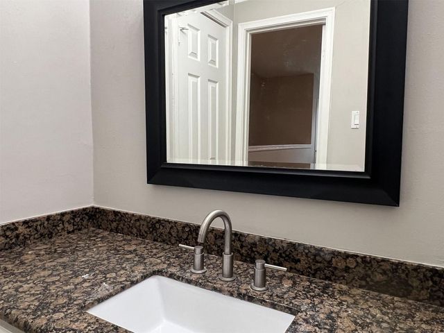 2125 Augusta Drive 21, Houston, TX 77057
