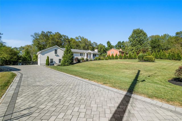 7 Anna D Court, Hopewell Junction, NY 12533