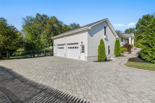 7 Anna D Court, Hopewell Junction, NY 12533