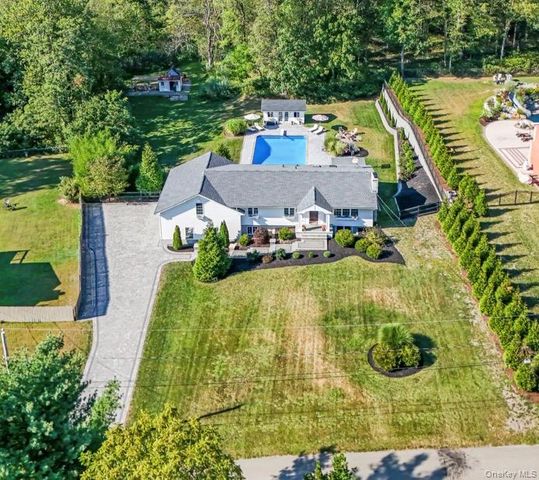 7 Anna D Court, Hopewell Junction, NY 12533