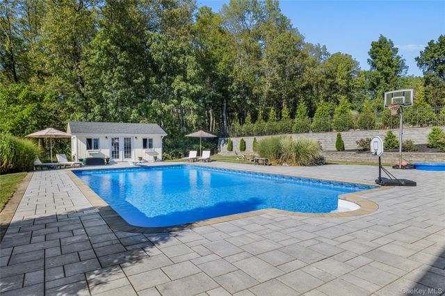 7 Anna D Court, Hopewell Junction, NY 12533