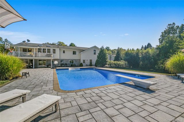 7 Anna D Court, Hopewell Junction, NY 12533