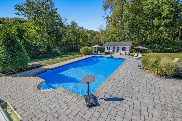 7 Anna D Court, Hopewell Junction, NY 12533