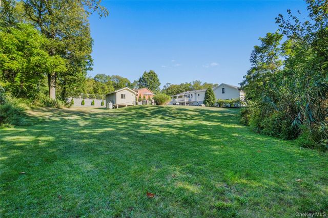7 Anna D Court, Hopewell Junction, NY 12533