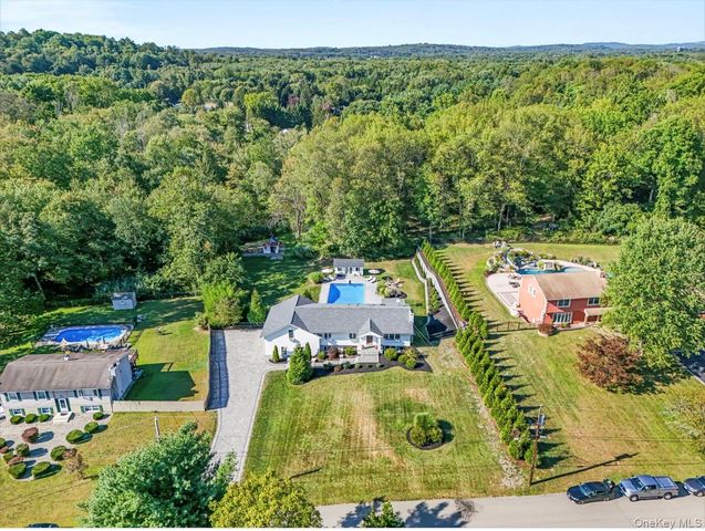 7 Anna D Court, Hopewell Junction, NY 12533