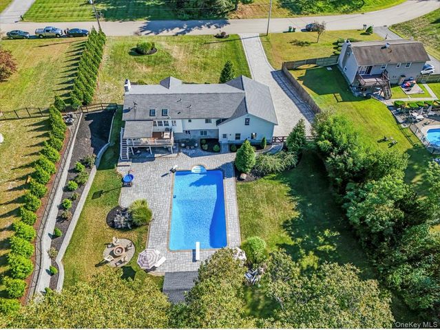 7 Anna D Court, Hopewell Junction, NY 12533