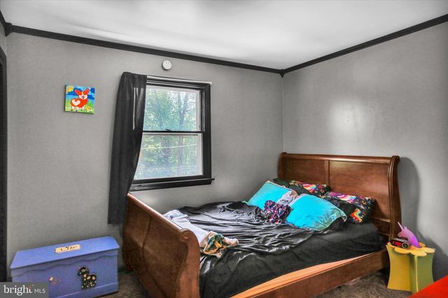 1907 HOLLY RD, Reading, PA 19602