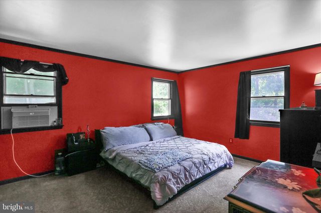 1907 HOLLY RD, Reading, PA 19602