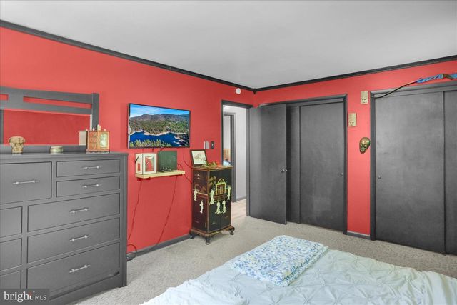 1907 HOLLY RD, Reading, PA 19602