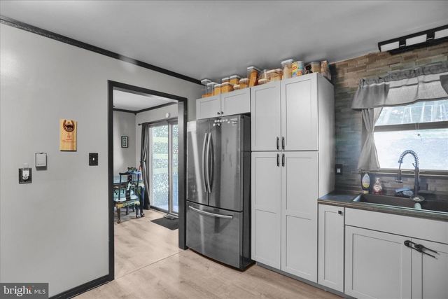 1907 HOLLY RD, Reading, PA 19602