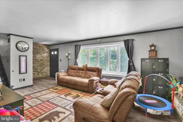 1907 HOLLY RD, Reading, PA 19602