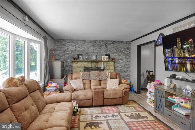 1907 HOLLY RD, Reading, PA 19602