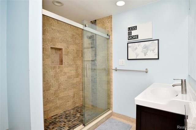 5100 Kings Gate Way, Bloomfield Charter Township, MI 48302