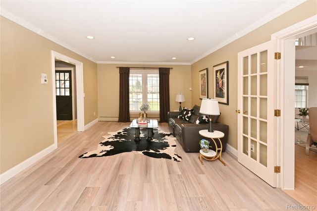 5100 Kings Gate Way, Bloomfield Charter Township, MI 48302