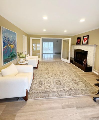 5100 Kings Gate Way, Bloomfield Charter Township, MI 48302