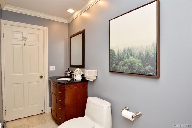 5100 Kings Gate Way, Bloomfield Charter Township, MI 48302