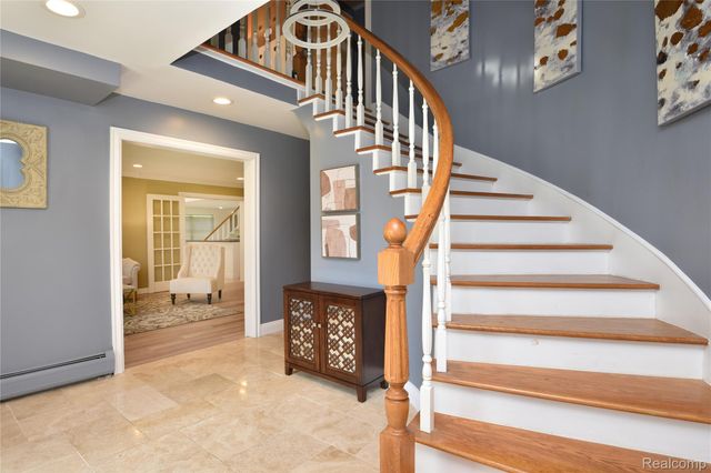 5100 Kings Gate Way, Bloomfield Charter Township, MI 48302