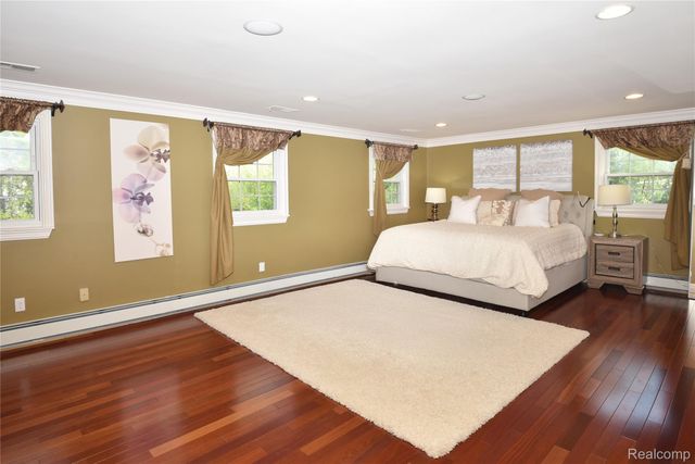 5100 Kings Gate Way, Bloomfield Charter Township, MI 48302