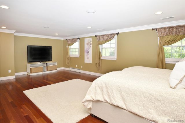 5100 Kings Gate Way, Bloomfield Charter Township, MI 48302