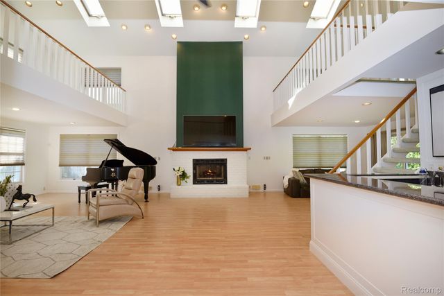 5100 Kings Gate Way, Bloomfield Charter Township, MI 48302