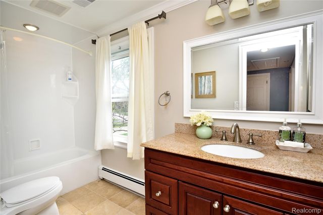 5100 Kings Gate Way, Bloomfield Charter Township, MI 48302